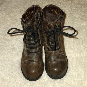 I.D. Required SZ 7m Kids Shoes